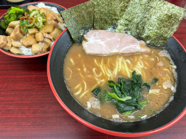 「ラーメン900円＋背脂丼50円（フォロワー限定）」@麺家 紫極 大泉学園店の写真