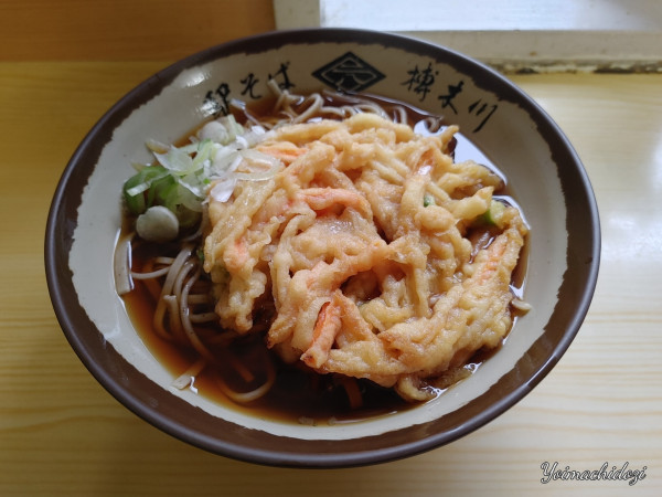 「かき揚げそば」@駅そば榑木川 松本駅店の写真