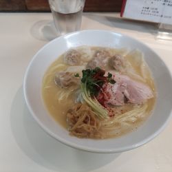 ホワイト·クリーミィぱいたん＋肉わんたん