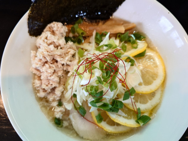 「大山鳥→レモンの塩ラーメン」@麺や 笑 ～Sho～の写真