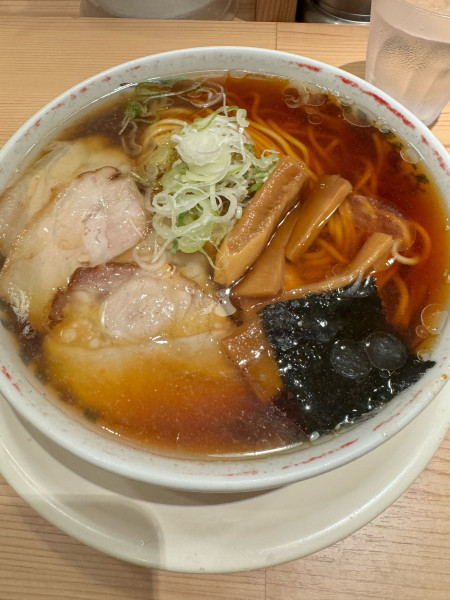 「中華そば900円」@東京煮干し らーめん 玉 東京駅店の写真