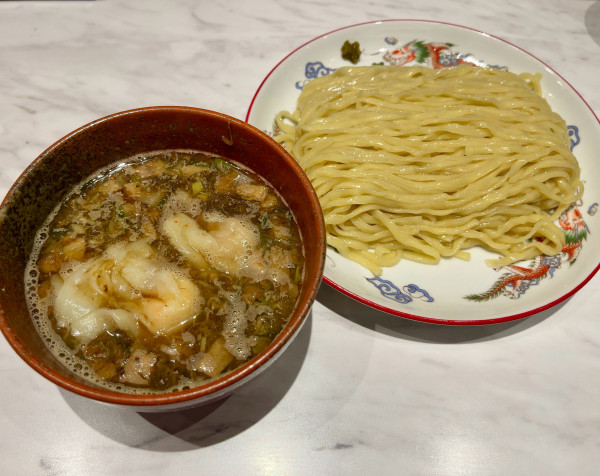 「肉・海老ワンタンつけそば（1100円）ワンタン各１つ」@Ramen  KURUMUの写真