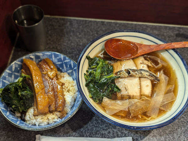 「かけラーメン角煮ご飯セット」@烈志笑魚油 麺香房 三くの写真