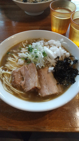 「煮干そば タマネギまし」@中村屋総本山の写真