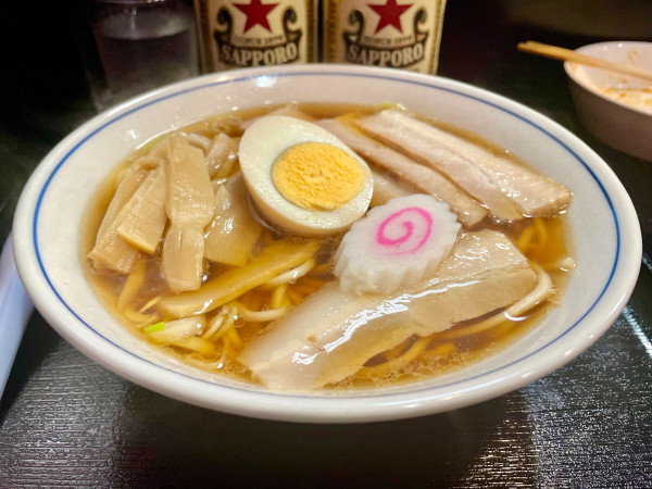 「サッポロ赤星２本 ＋ チャーシュー皿 → ラーメン」@中華そば 下連雀の写真