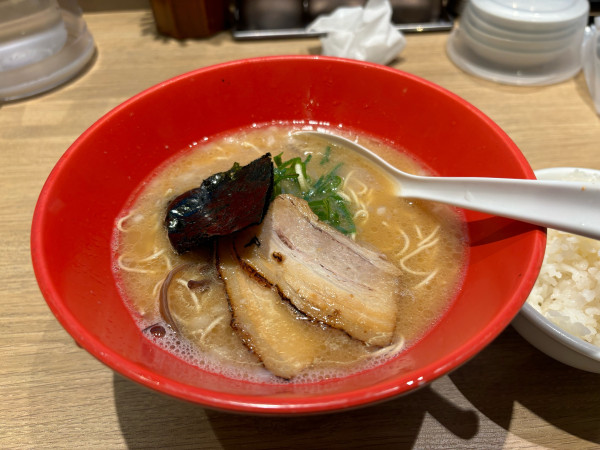 「とんこつもとあじ 800円 ライス無料」@麺場居酒屋 ラの壱 金山駅店の写真