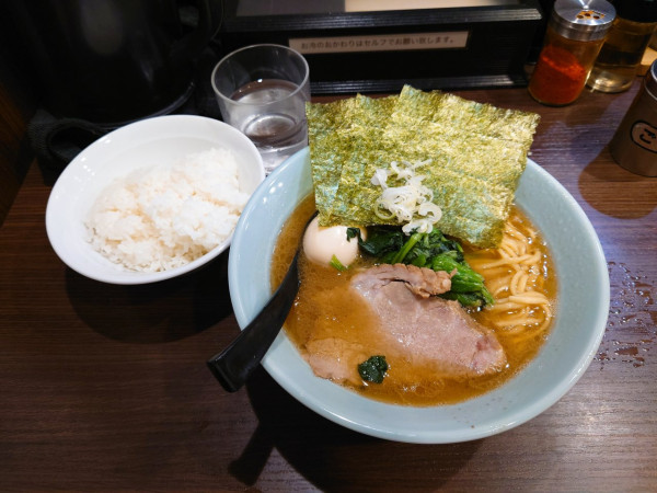 「らーめん」@横浜家系らーめん侍 渋谷本店の写真