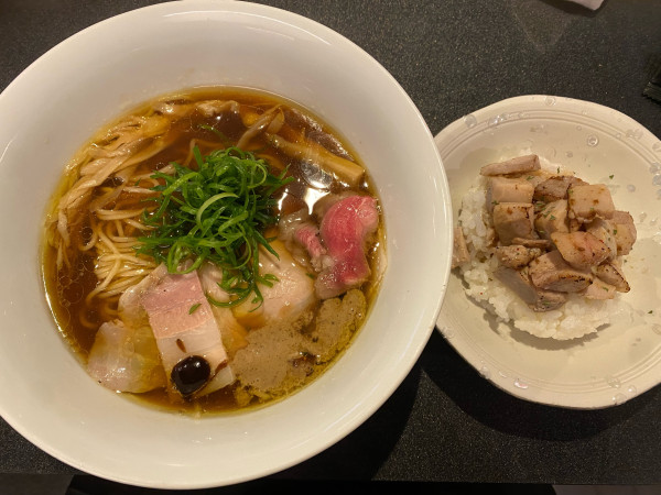 「醤油soba 2000円　肉飯300円」@Japanese Soba Noodles 蔦の写真