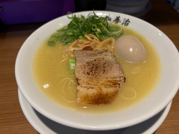 「濃厚味玉塩らぁ麺」@らぁ麺 善治 日吉店の写真