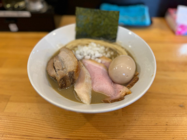 「煮干しらーめん（グレー）」@煮干らーめん 川むらの写真