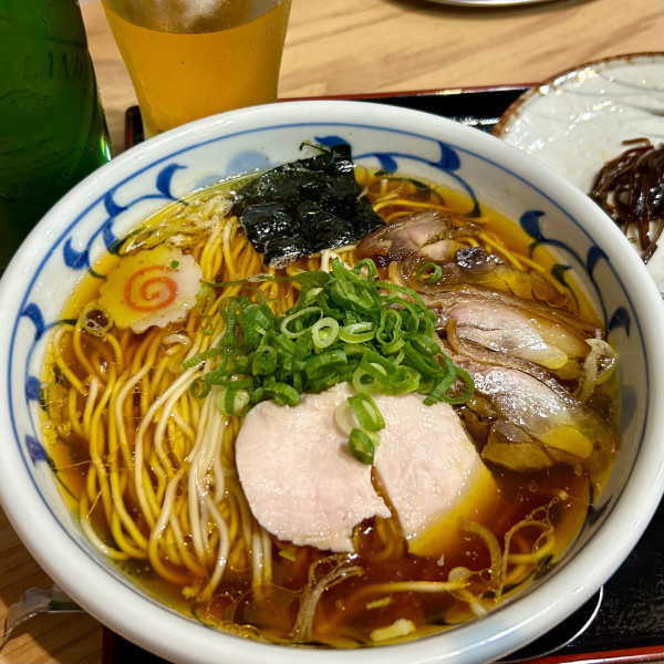 「親鳥中華そば＋ビール小」@瀬戸内食堂 ねいろ屋の写真