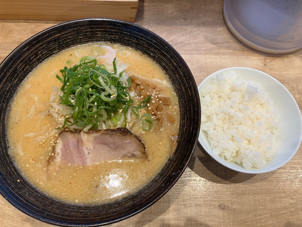 「白味噌ラーメン　ライス」@九段下 中路の写真
