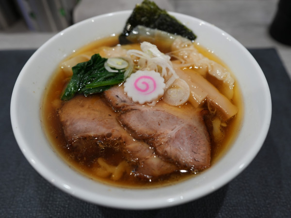 「醤油海老ワンタン麺」@手打ち 蓮の写真