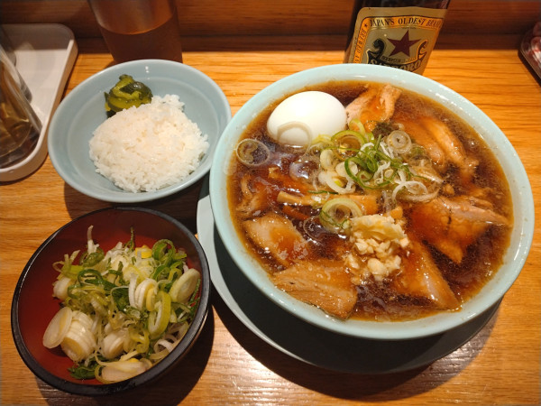 「中華そば¥900+ネギ+ゆで卵+小ライス各¥100+赤星」@ひろちゃんラーメン!の写真