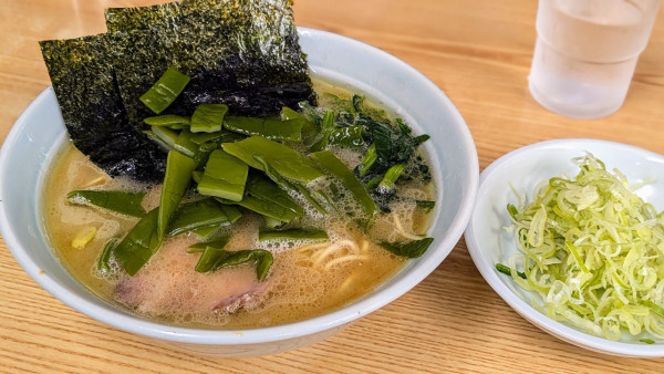「ワカメラーメン＋ネギ盛り（800円＋100円）」@ラーメン大将 錦町店の写真