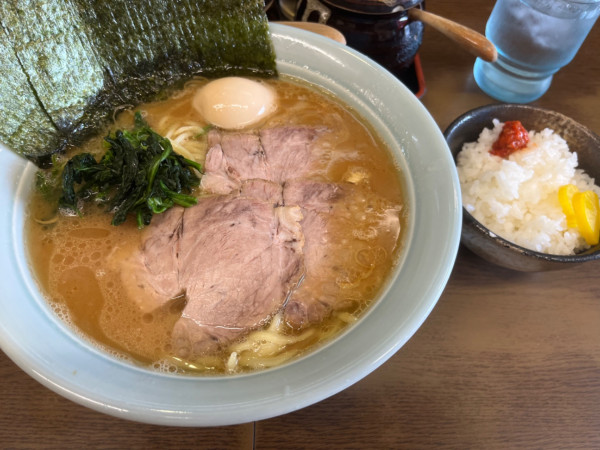 「ラーメン中やわらかめこいめチャーシュー味玉ライス」@寿々㐂家の写真