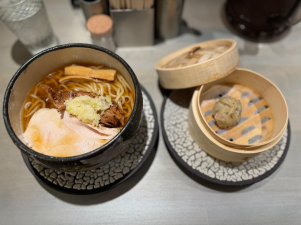 「原点Sawada薄切りチャーシュー950円(税込)＋無料点心」@人類みな麺類とエスサワダの写真