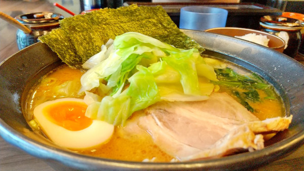 「#特製ラーメン #中盛 #お好み普通 #1050円」@横浜家系らーめん 武術家の写真