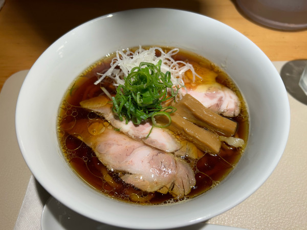 「焼豚醤油らーめん」@燎の写真