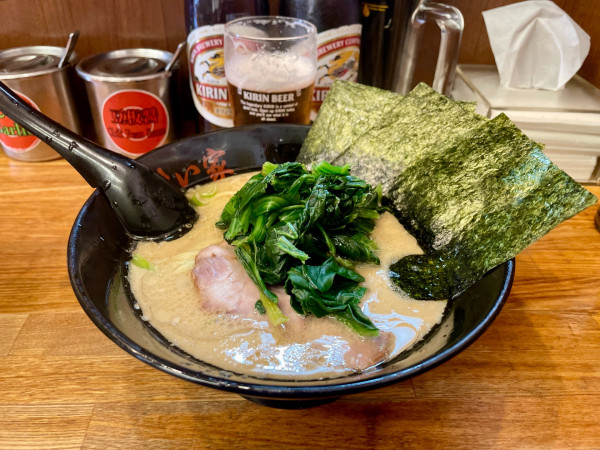 「キリンラガー２本＋おつかれ様セット→ほうれん草らーめん＋替玉」@せい家 三鷹店の写真