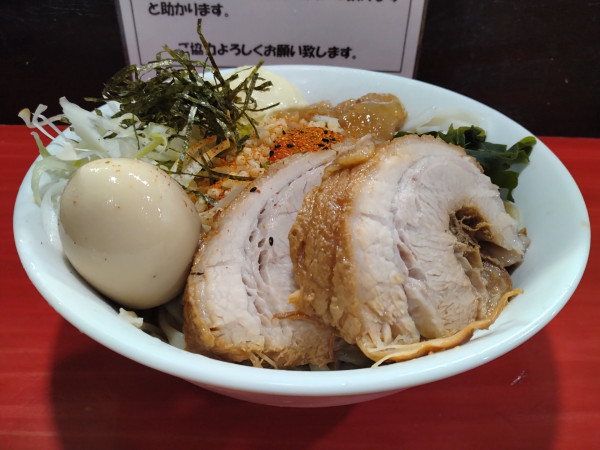 「冷やしたぬき＋豚玉」@ラーメン鷹の目 明大前店の写真