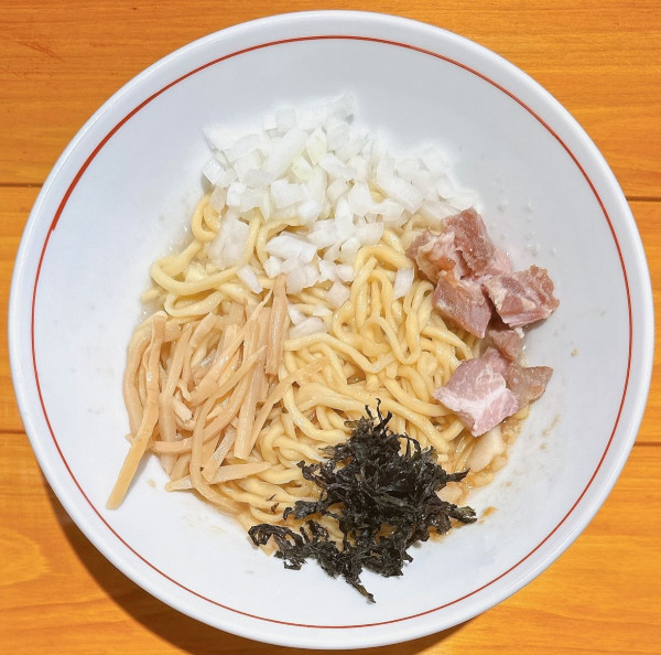 「背脂まぜそば」@背脂煮干し中華そば 和市 大崎店の写真