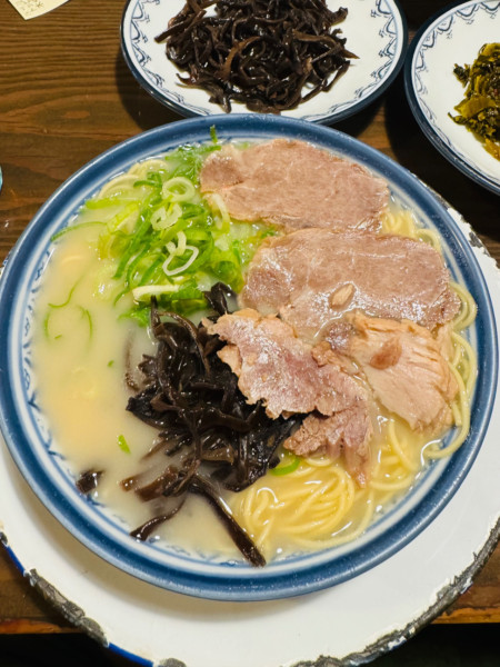 「ラーメン　高菜＋きくらげトッピング」@博多ラーメン しばらく 日本橋店の写真