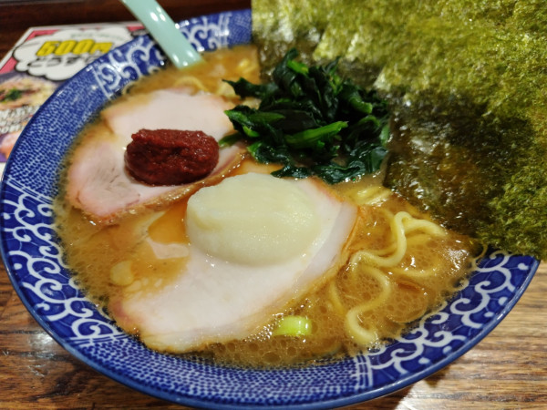 「ラーメン　並　：かため＆薄い　※㋗　＋ニンニク＆豆板醤：無料」@豚骨醤油ラーメン まじめ家の写真
