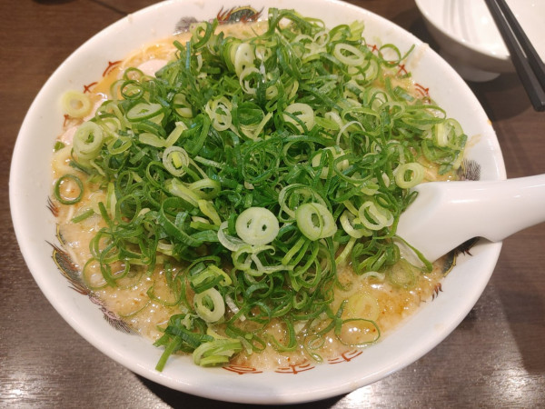 「こってりラーメン大盛り　ネギ多め」@来来亭 竜王店の写真