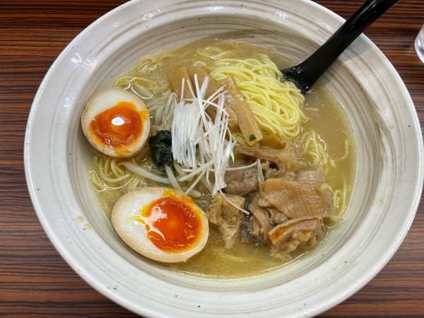 「塩もつそば」@もつの屋の写真