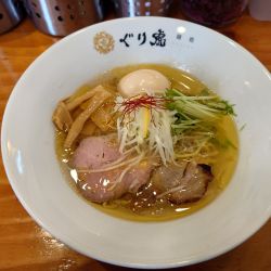 鶏塩ラーメン・・850円