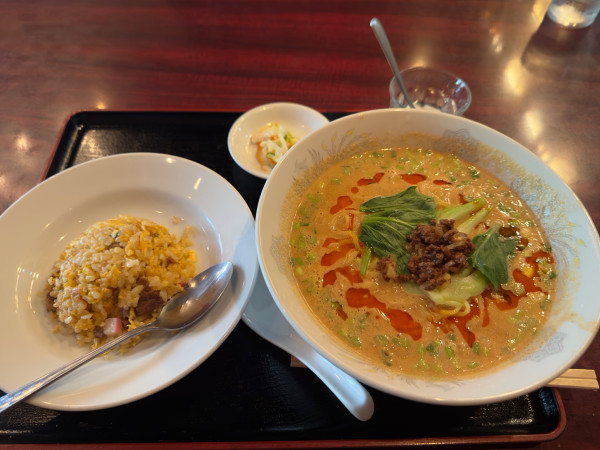 「坦々麺＋半チャーハン」@精華楼の写真