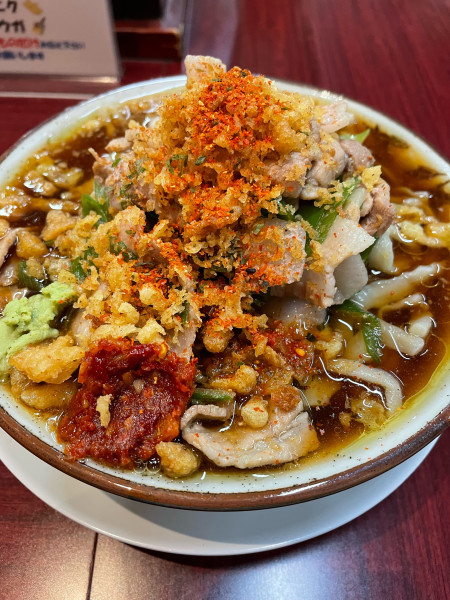 「冷やし肉めん 天かす 辛味 生姜 ワサビ」@肉めん 肉めし すず気の写真