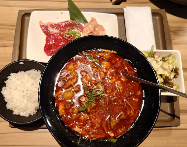 「牛入りMIX焼肉ランチ(カルビラーメン、1870円)」@わぎゅう専科 焼肉屋の写真