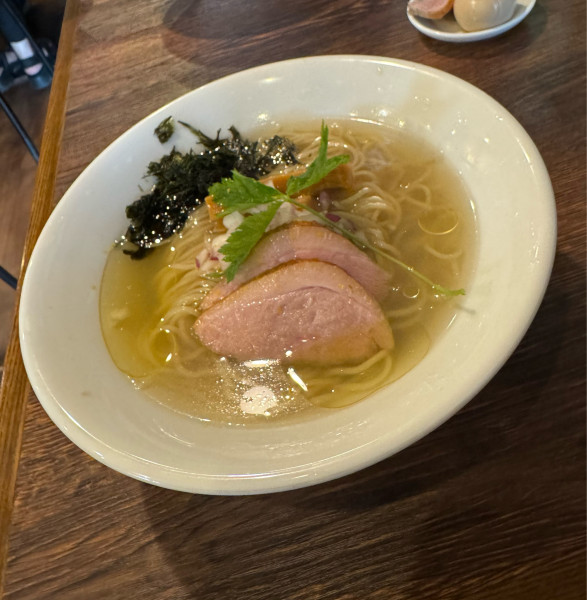 「【限定】 冷たい貝塩そば（いつもと違うver）」@麺屋 真心の写真