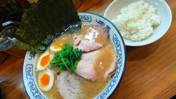 「極上ラーメン」@横浜豚骨醤油ラーメン YOLOの写真