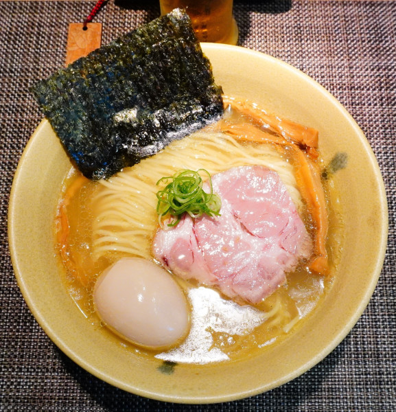「塩そば（味玉入り）＋生ビール」@Ramen にじゅうぶんのいちの写真