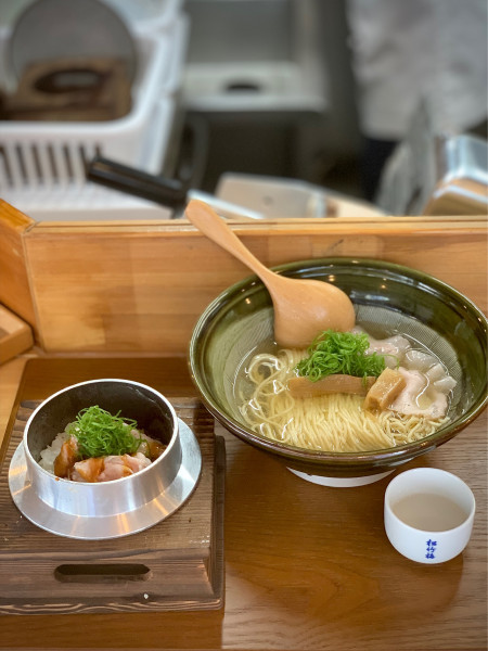 「煮干しそば+羽釜ご飯セット ¥1,200」@中華そば 華塩の写真