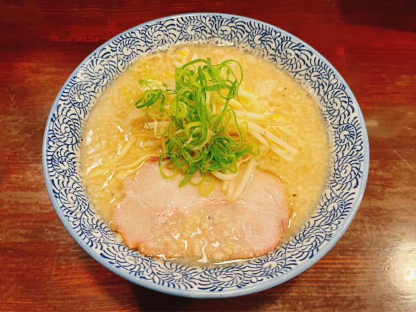 「豚骨醤油ラーメン大盛」@くわっしぇの写真