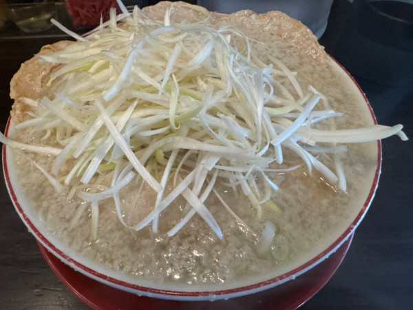 「全部のせい＋白髪ネギ」@背脂らーめん 背脂チャチャチャの写真