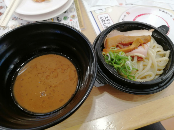 「中華蕎麦とみ田監修 濃厚豚骨魚介つけめん」@かっぱ寿司 春日井大留店の写真