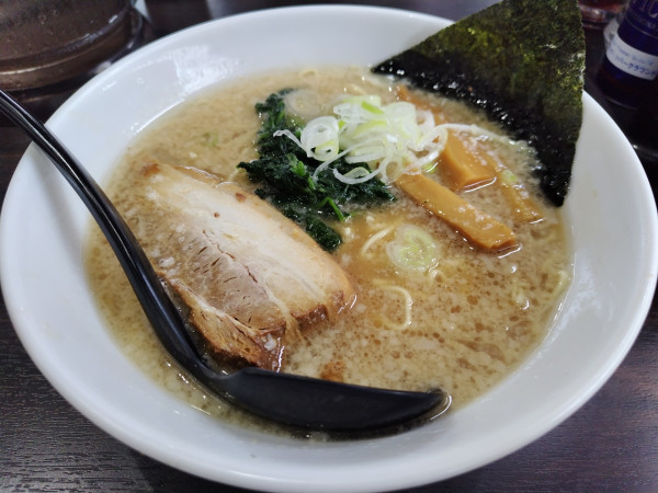 「醤油らーめん　：細麺　※麺硬め」@信州麺屋 とんずら －カエン－の写真