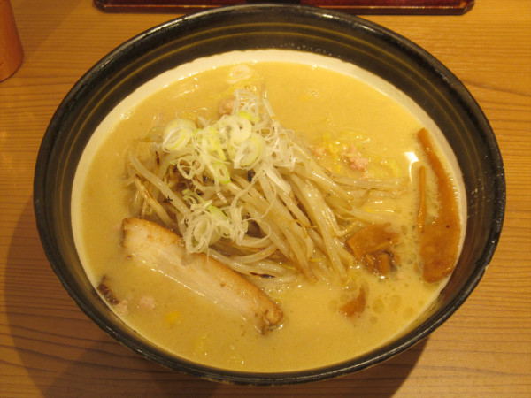 「味噌ラーメン（880円）」@いと井 東京ラーメン横丁店の写真
