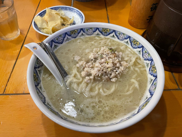 「揚州濃厚塩ラーメン + 揚州エビワンタン + 餃子」@中国ラーメン 揚州商人 昭島モリタウン店の写真