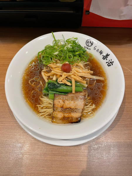 「醤油らぁ麺(900円)」@らぁ麺 善治 日吉店の写真
