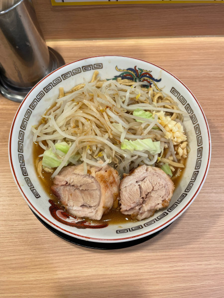 「小ラーメン(950円)カラメニンニク」@豚山 日吉店の写真