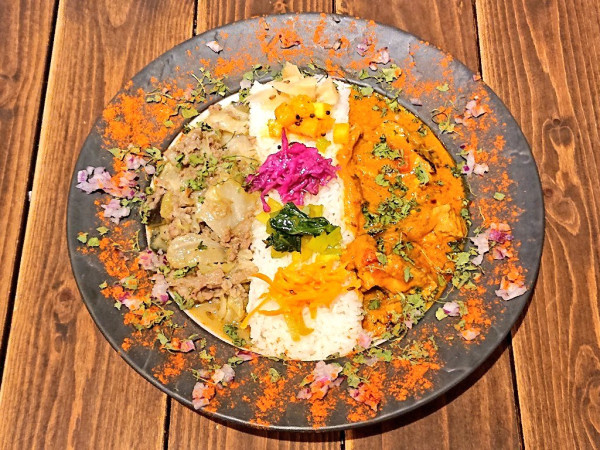 「2種あいがけ（発酵チキン＋グリーンカレー）」@SmileSpiceの写真