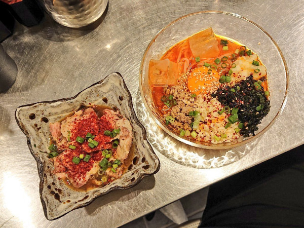 「【期間限定】冷やし辛麺(中辛)、豚ナンコツ(小)」@辛麺 華火 新宿御苑店の写真