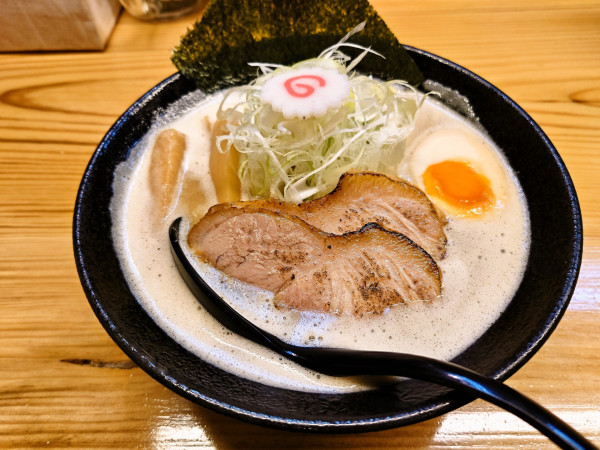 「鶏白湯」@山中家 本店の写真