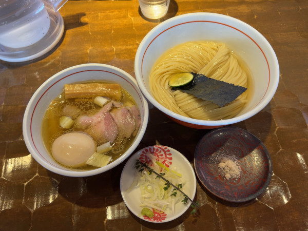 「特級昆布水つけ蕎麦 塩＋薬味セット」@特級鶏蕎麦 龍介 土浦学園通り店の写真